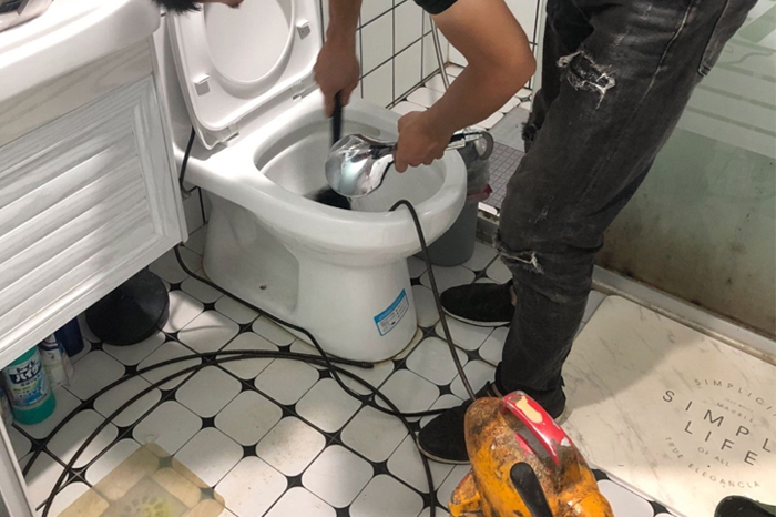 江边乡疏通下水道