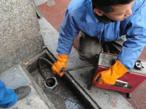 江边乡疏通下水道