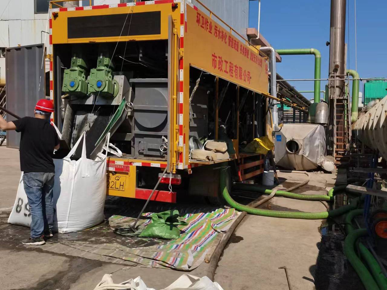 江边乡淤泥压干处理